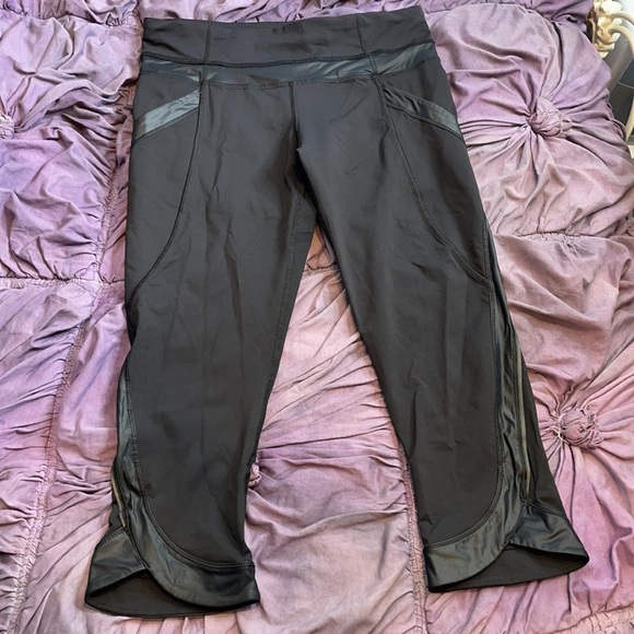 Lululemon Chase Me Crop II mesh pocketed leggings reflective - Picture 2 of 8